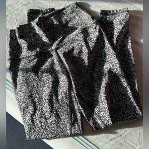 Lululemon size 8 leggings